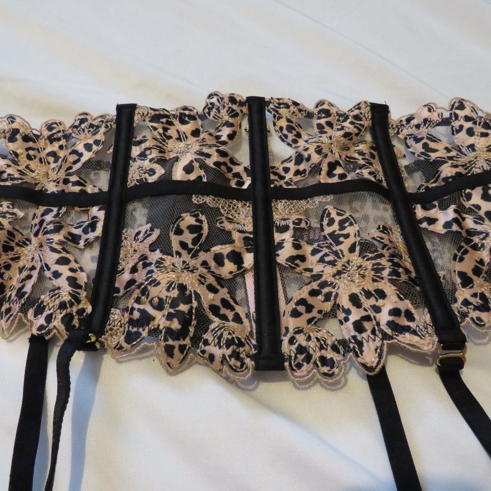 Victoria's Secret Waist Cincher Animal Print Garter Belt  NWT - Picture 2 of 8
